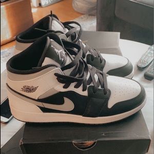 Jordan 1 mid G3 size 6.5 youth